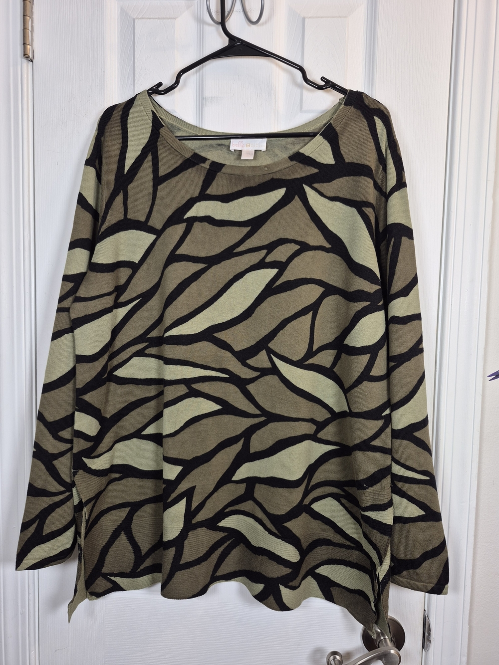 ​Belle by Kim Gravel Olive Green Abstract Leaf Sweater L